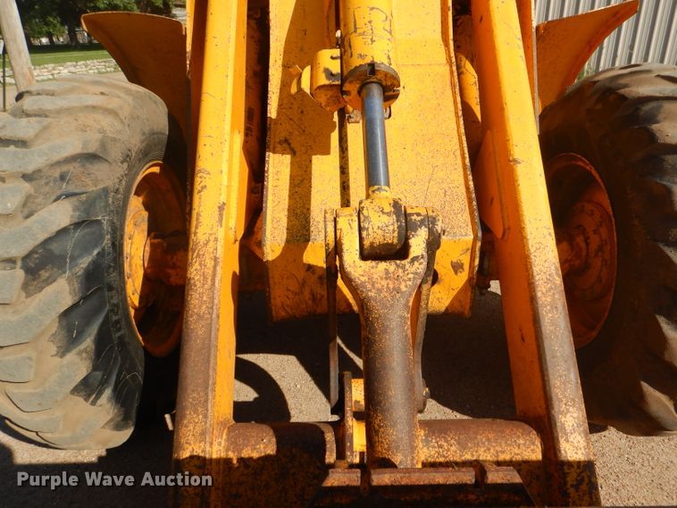 image for item DG4925 1983 John Deere 444C wheel loader