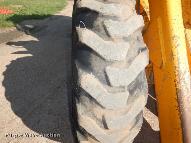 image for item DG4925 1983 John Deere 444C wheel loader