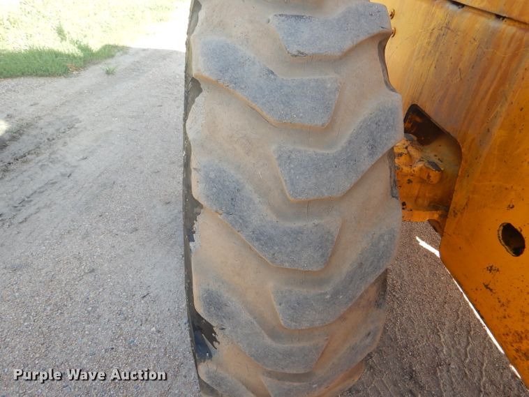 image for item DG4925 1983 John Deere 444C wheel loader