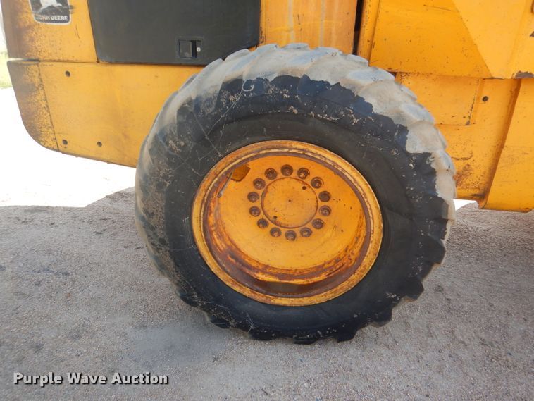 image for item DG4925 1983 John Deere 444C wheel loader