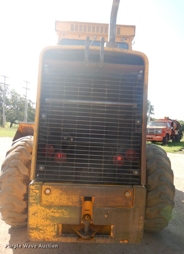 image for item DG4925 1983 John Deere 444C wheel loader