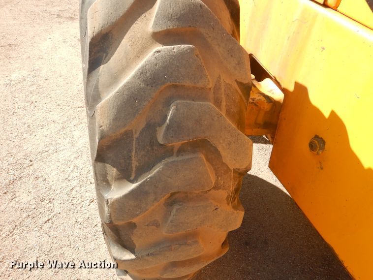 image for item DG4925 1983 John Deere 444C wheel loader