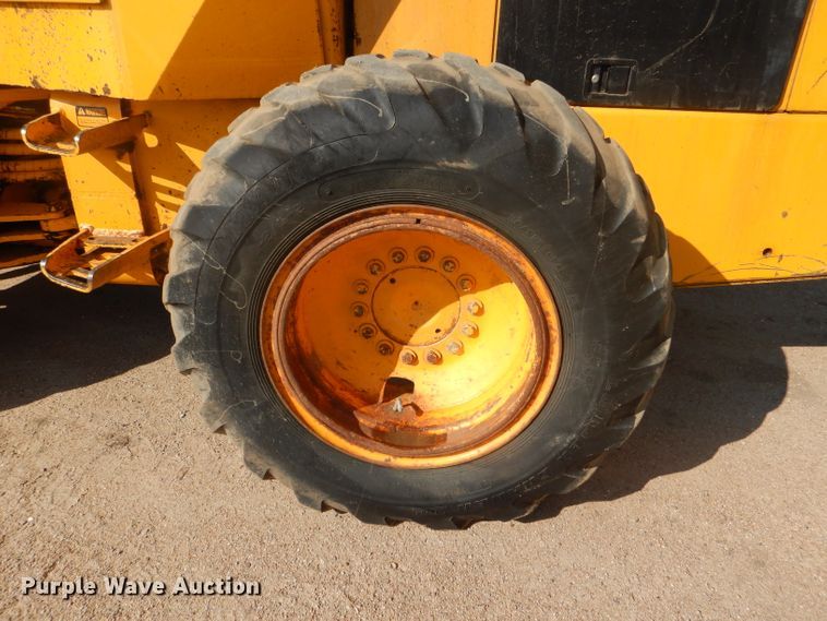 image for item DG4925 1983 John Deere 444C wheel loader
