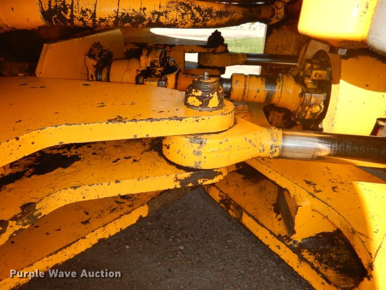 image for item DG4925 1983 John Deere 444C wheel loader