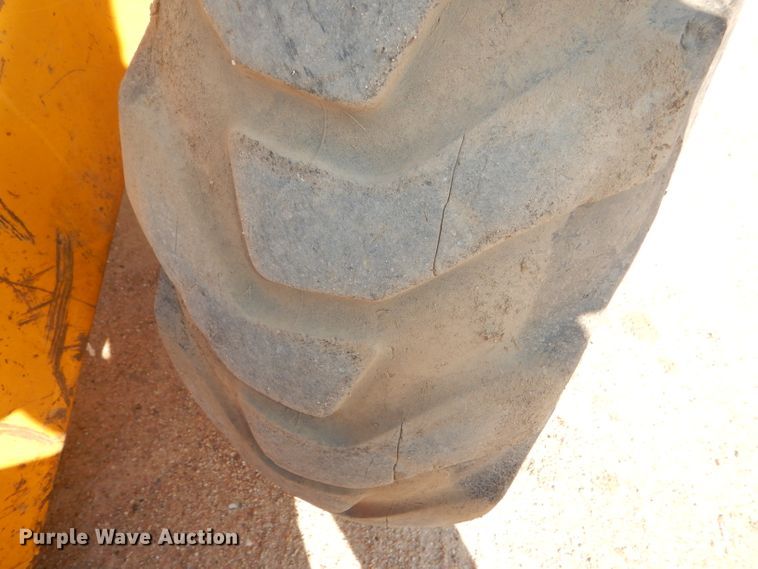 image for item DG4925 1983 John Deere 444C wheel loader