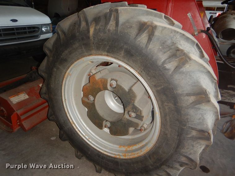 image for item DG4927 1989 Case IH 585 tractor