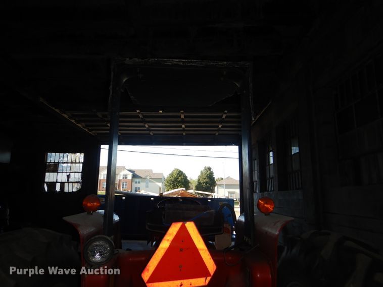 image for item DG4927 1989 Case IH 585 tractor