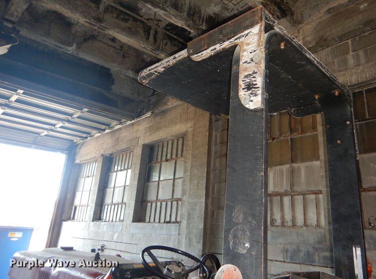 image for item DG4927 1989 Case IH 585 tractor