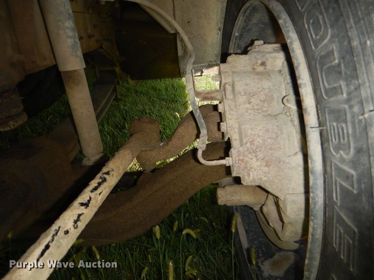 image for item DG4932 1999 Chevrolet B7 Blue Bird school bus