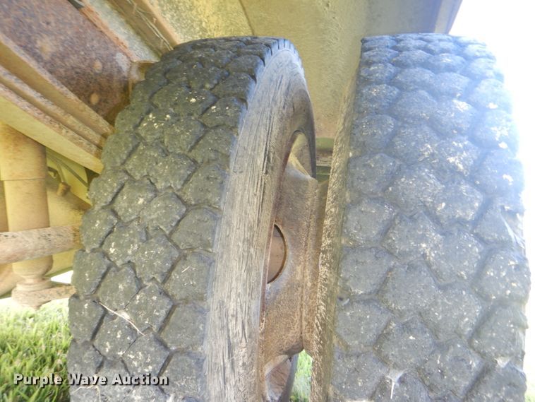 image for item DG4932 1999 Chevrolet B7 Blue Bird school bus