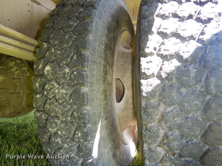 image for item DG4932 1999 Chevrolet B7 Blue Bird school bus