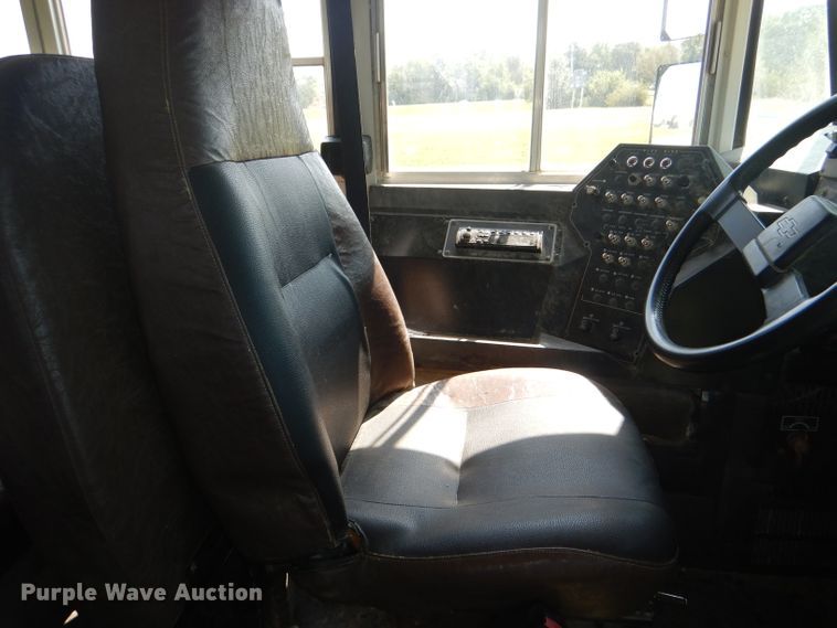 image for item DG4932 1999 Chevrolet B7 Blue Bird school bus