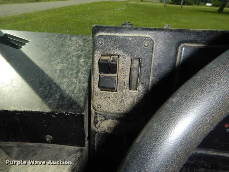 image for item DG4932 1999 Chevrolet B7 Blue Bird school bus