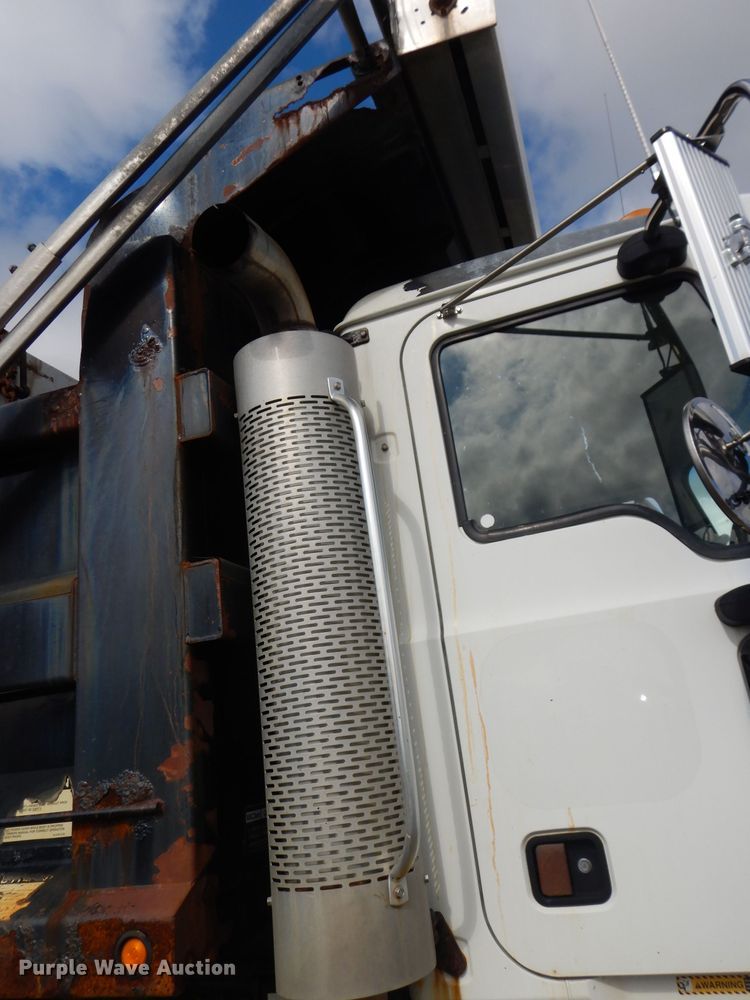 image for item DG4938 2004 Mack Granite dump truck