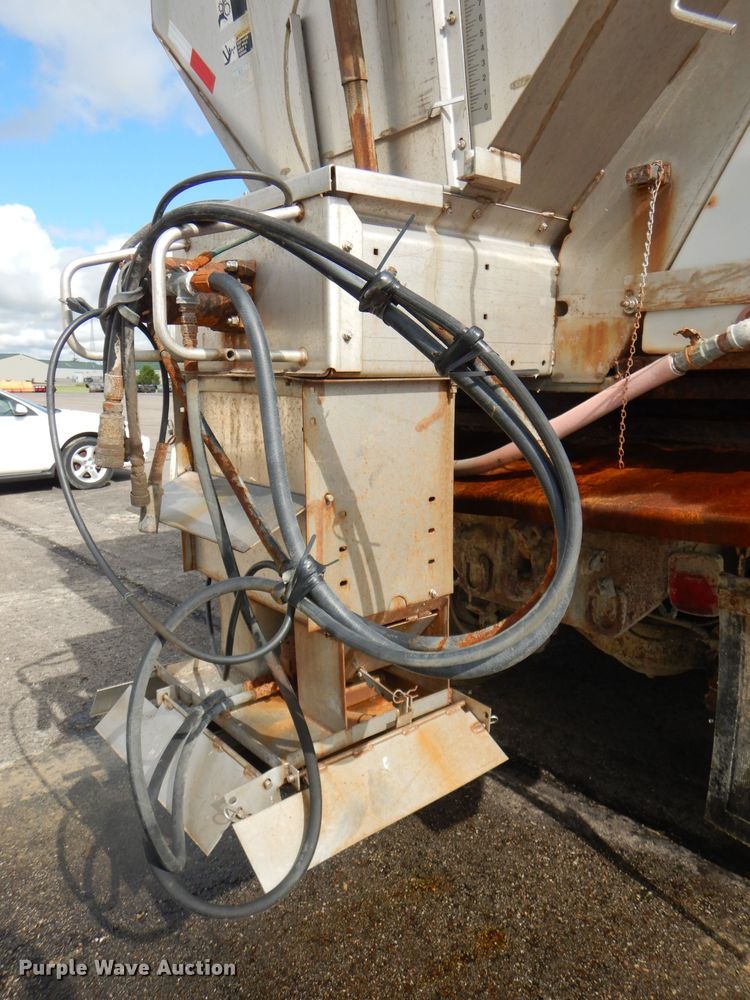 image for item DG4938 2004 Mack Granite dump truck