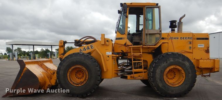 image for item DG4940 1990 John Deere 644E wheel loader