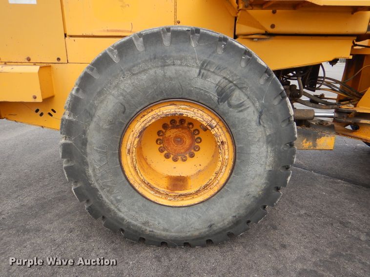 image for item DG4940 1990 John Deere 644E wheel loader