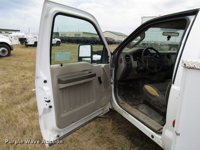 image for item DG8008 2009 Ford F350 Super Duty utility bed pickup truck