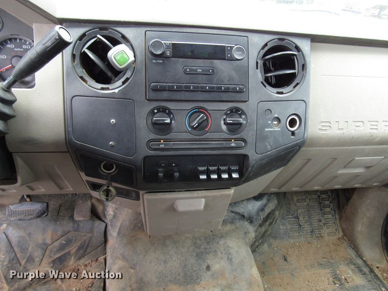 image for item DG8008 2009 Ford F350 Super Duty utility bed pickup truck