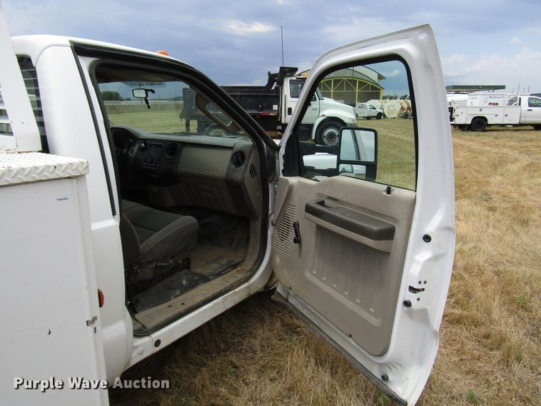 image for item DG8008 2009 Ford F350 Super Duty utility bed pickup truck