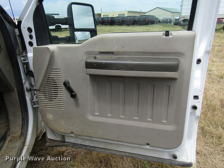 image for item DG8008 2009 Ford F350 Super Duty utility bed pickup truck