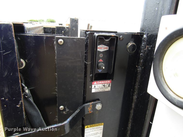 image for item DG8008 2009 Ford F350 Super Duty utility bed pickup truck