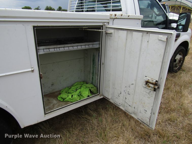 image for item DG8008 2009 Ford F350 Super Duty utility bed pickup truck