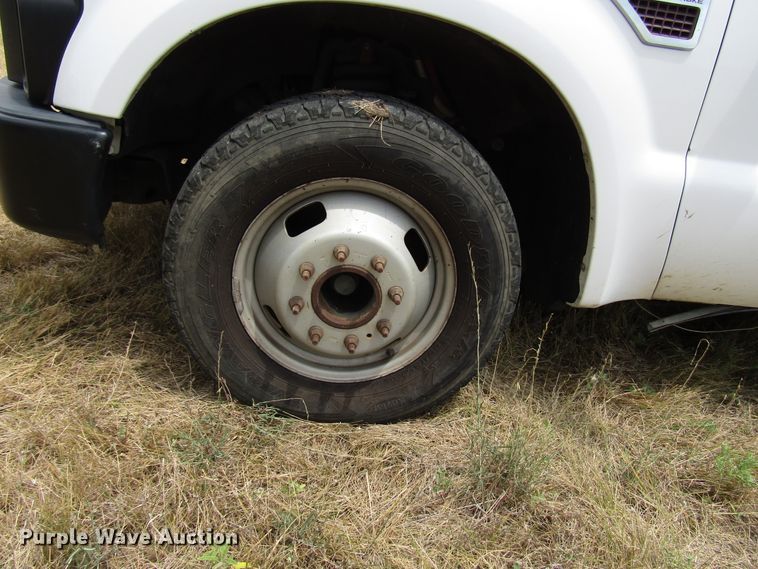 image for item DG8008 2009 Ford F350 Super Duty utility bed pickup truck