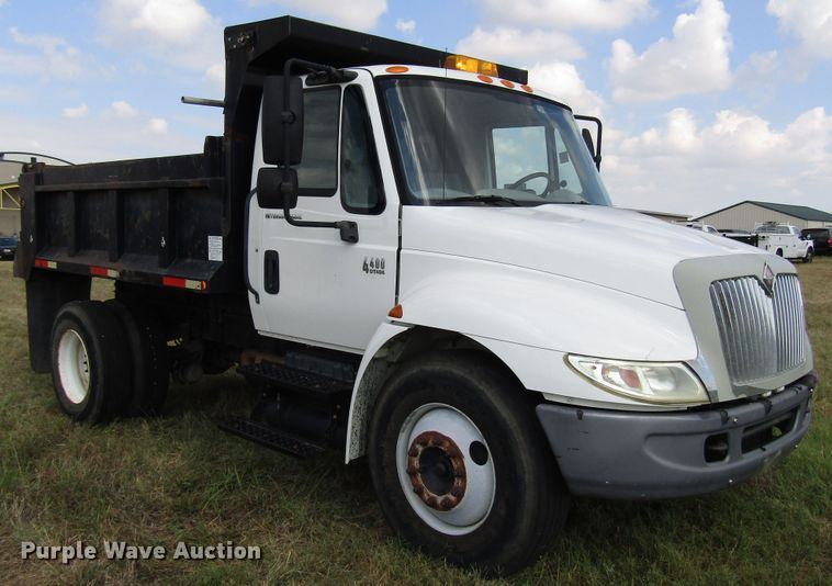 image for item DG8009 2003 International 4400 dump truck