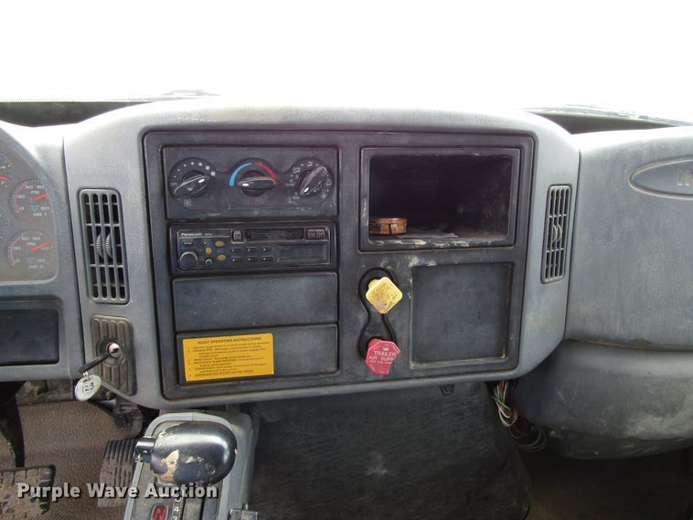 image for item DG8009 2003 International 4400 dump truck