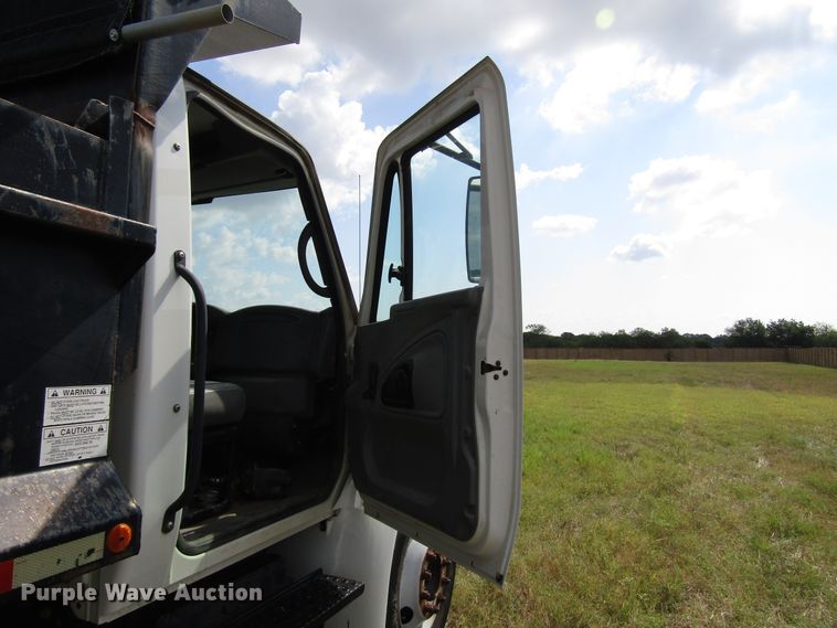 image for item DG8009 2003 International 4400 dump truck