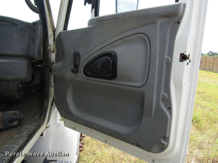 image for item DG8009 2003 International 4400 dump truck