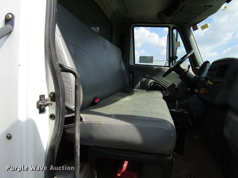 image for item DG8009 2003 International 4400 dump truck