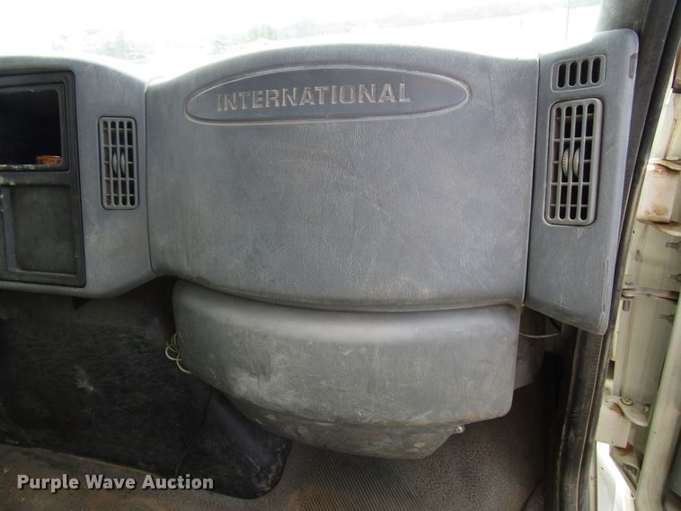 image for item DG8009 2003 International 4400 dump truck