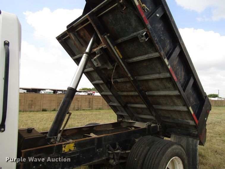 image for item DG8009 2003 International 4400 dump truck