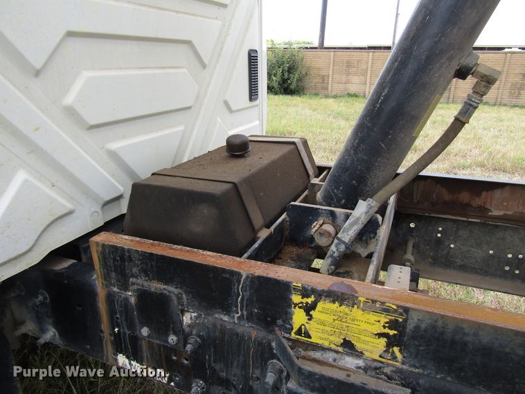image for item DG8009 2003 International 4400 dump truck