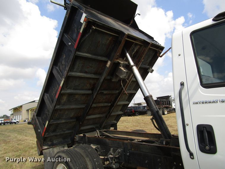 image for item DG8009 2003 International 4400 dump truck
