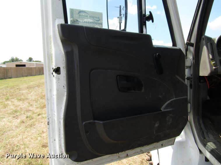 image for item DG8022 2009 International WorkStar 7400 dump truck