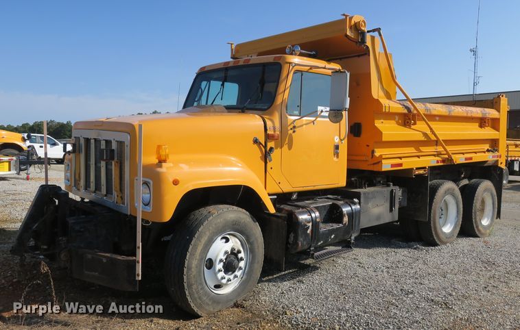 image for item DG8042 2002 International 2554 dump truck