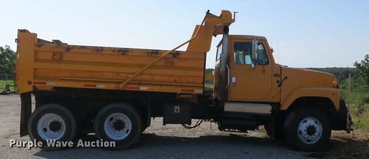 image for item DG8042 2002 International 2554 dump truck