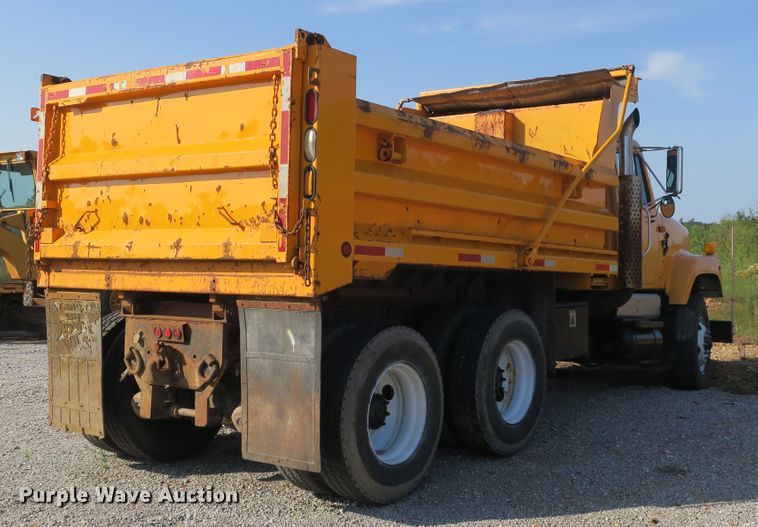image for item DG8042 2002 International 2554 dump truck