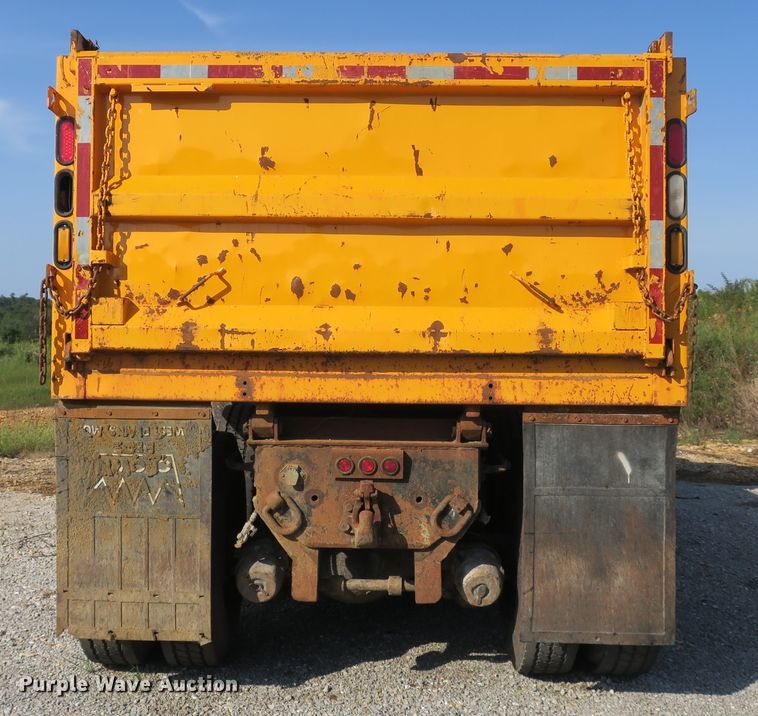 image for item DG8042 2002 International 2554 dump truck
