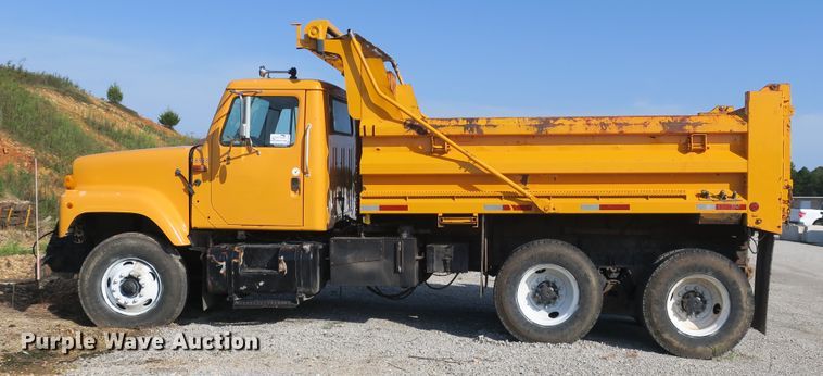 image for item DG8042 2002 International 2554 dump truck