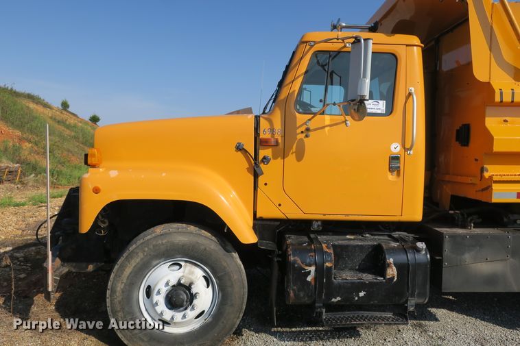 image for item DG8042 2002 International 2554 dump truck