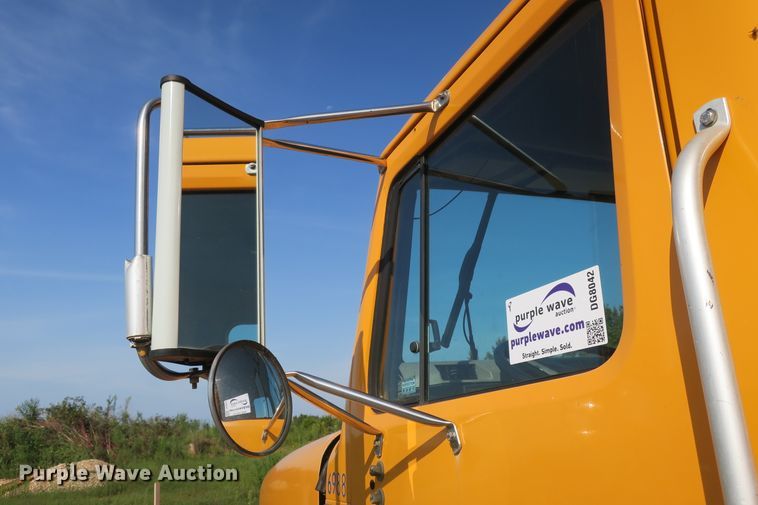 image for item DG8042 2002 International 2554 dump truck