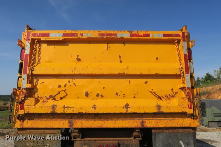 image for item DG8042 2002 International 2554 dump truck