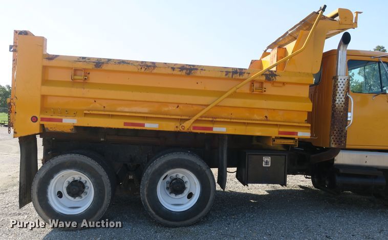 image for item DG8042 2002 International 2554 dump truck