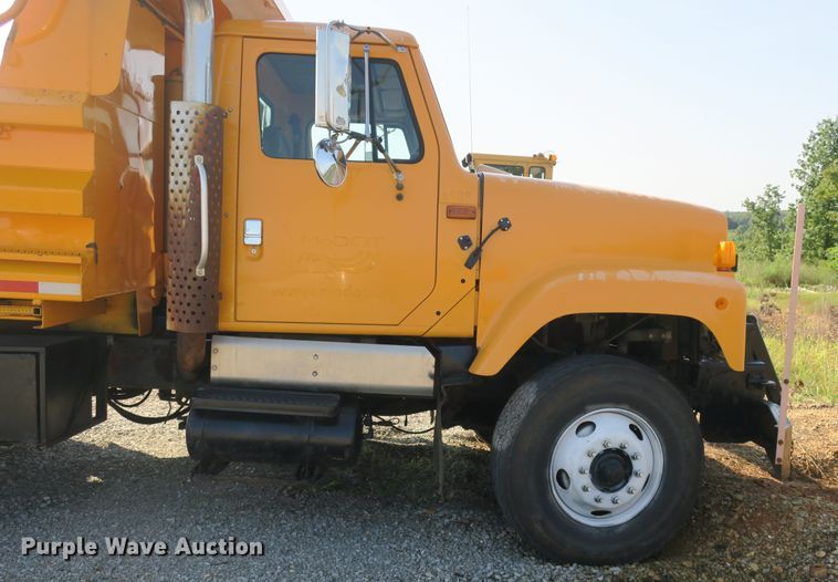 image for item DG8042 2002 International 2554 dump truck