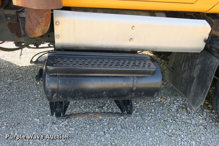 image for item DG8042 2002 International 2554 dump truck