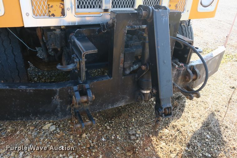 image for item DG8042 2002 International 2554 dump truck